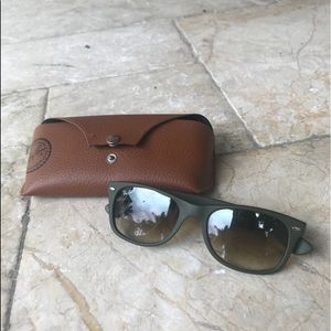 Army green wayfarer Ray-bans